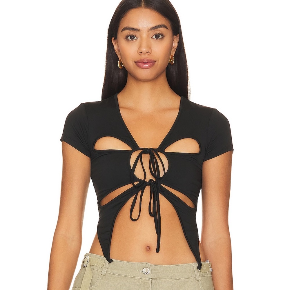 Superdown - REVOLVE - neada keyhole crop top black size SMALL NWT